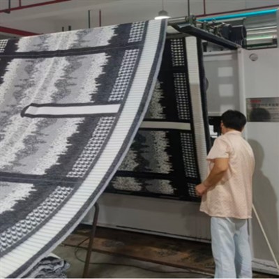 繊維ニードルパンチ機